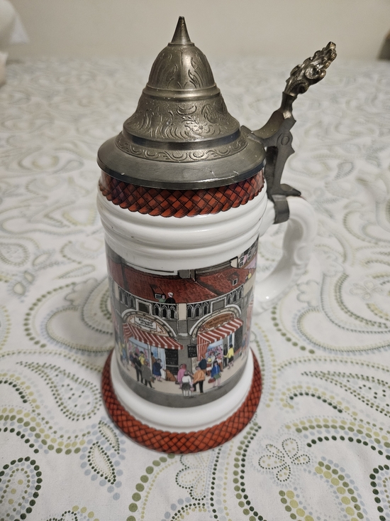 München Other - White and Red Ceramic Beer Stein with Decorative Pewter Lid